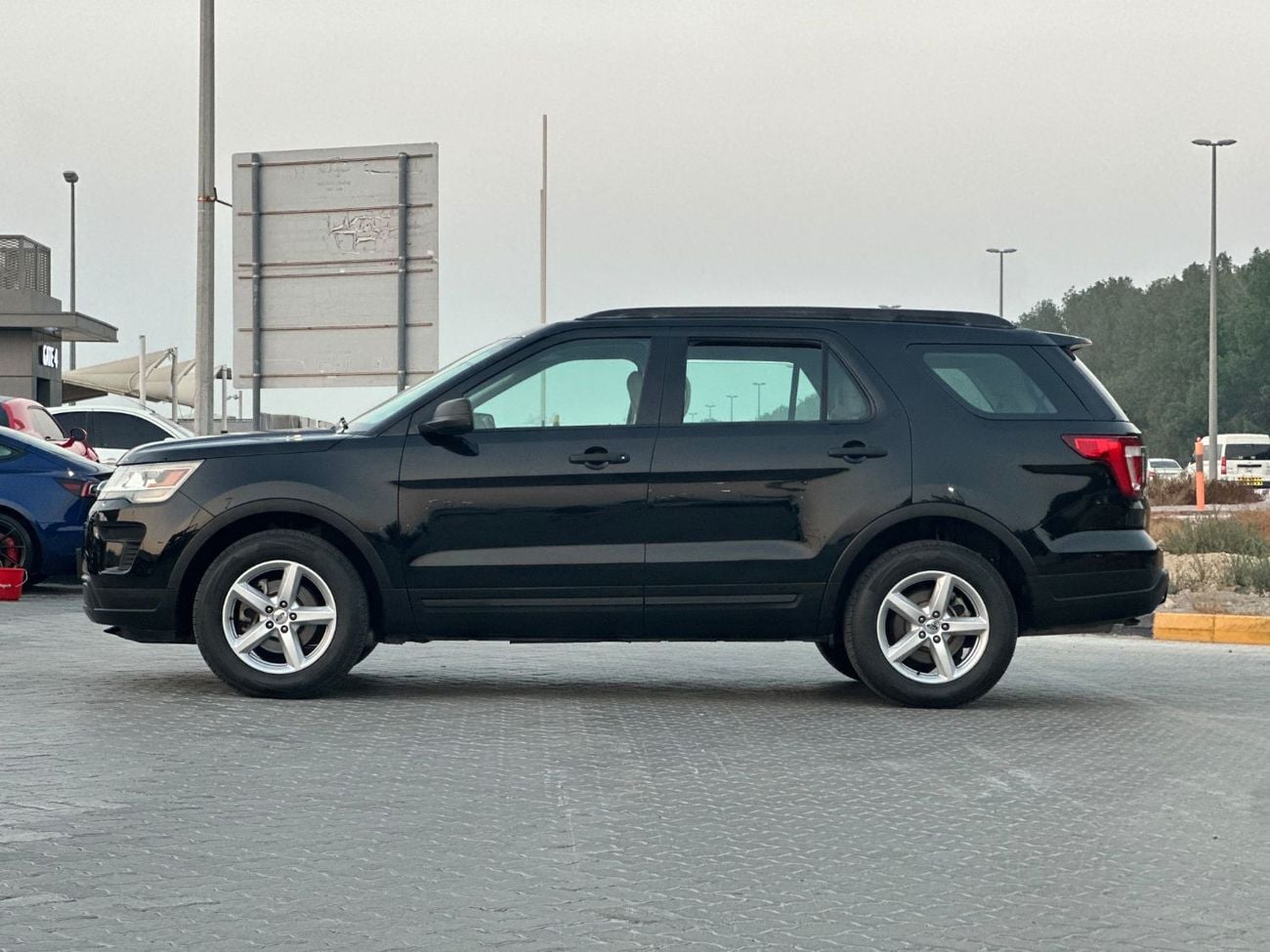 Ford Explorer BASE