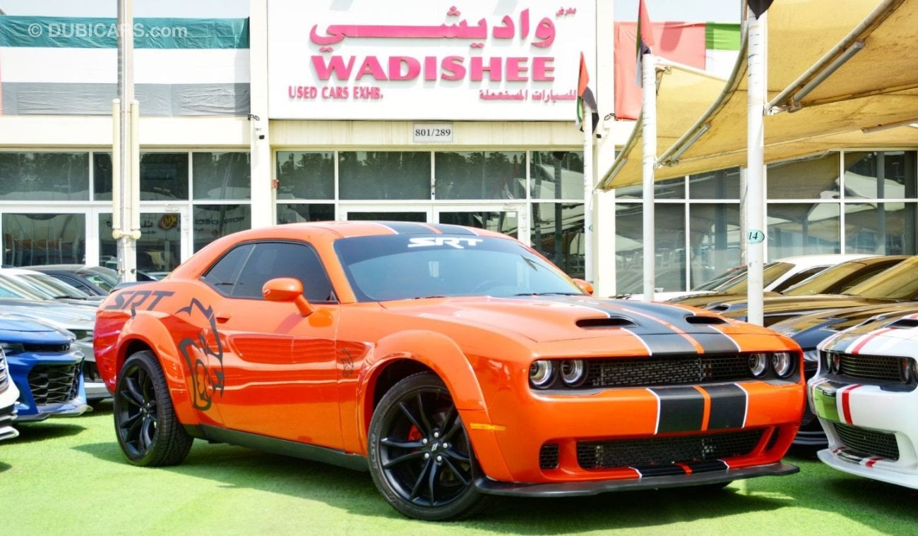 دودج تشالينجر Dodge Challenger SXT V6 2018/ Original Air Bags/ SRT Wide Body/ Very Good Condition