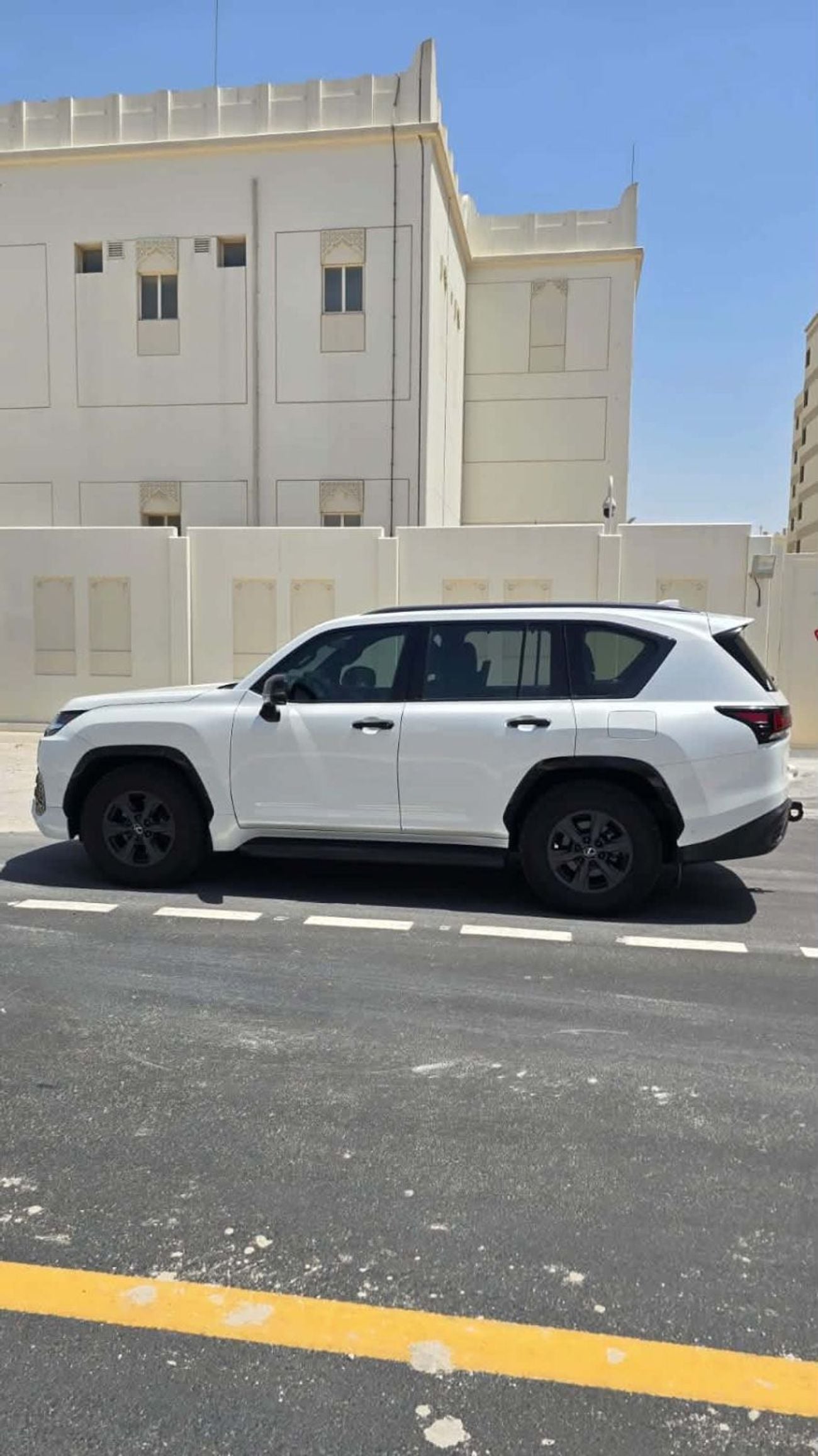 لكزس LX 700h SIGNATURE