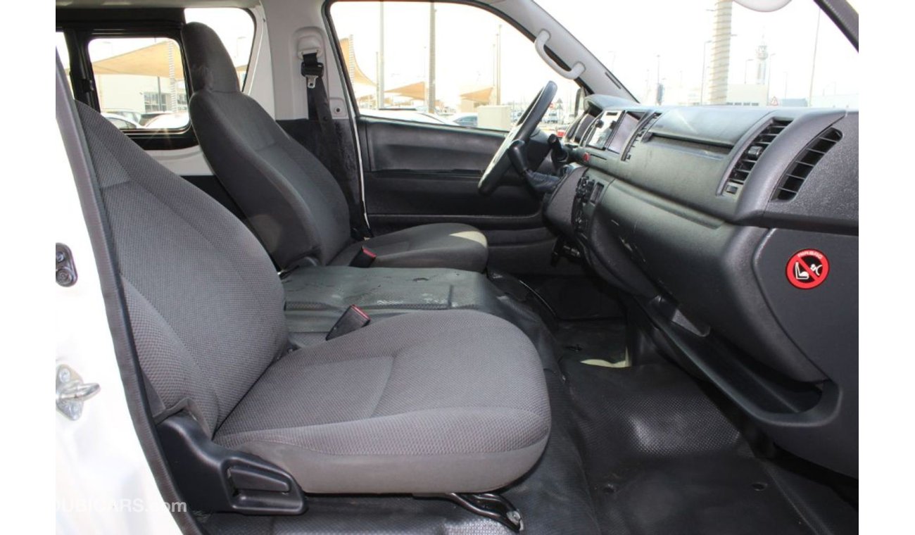 Toyota Hiace MID ROOF