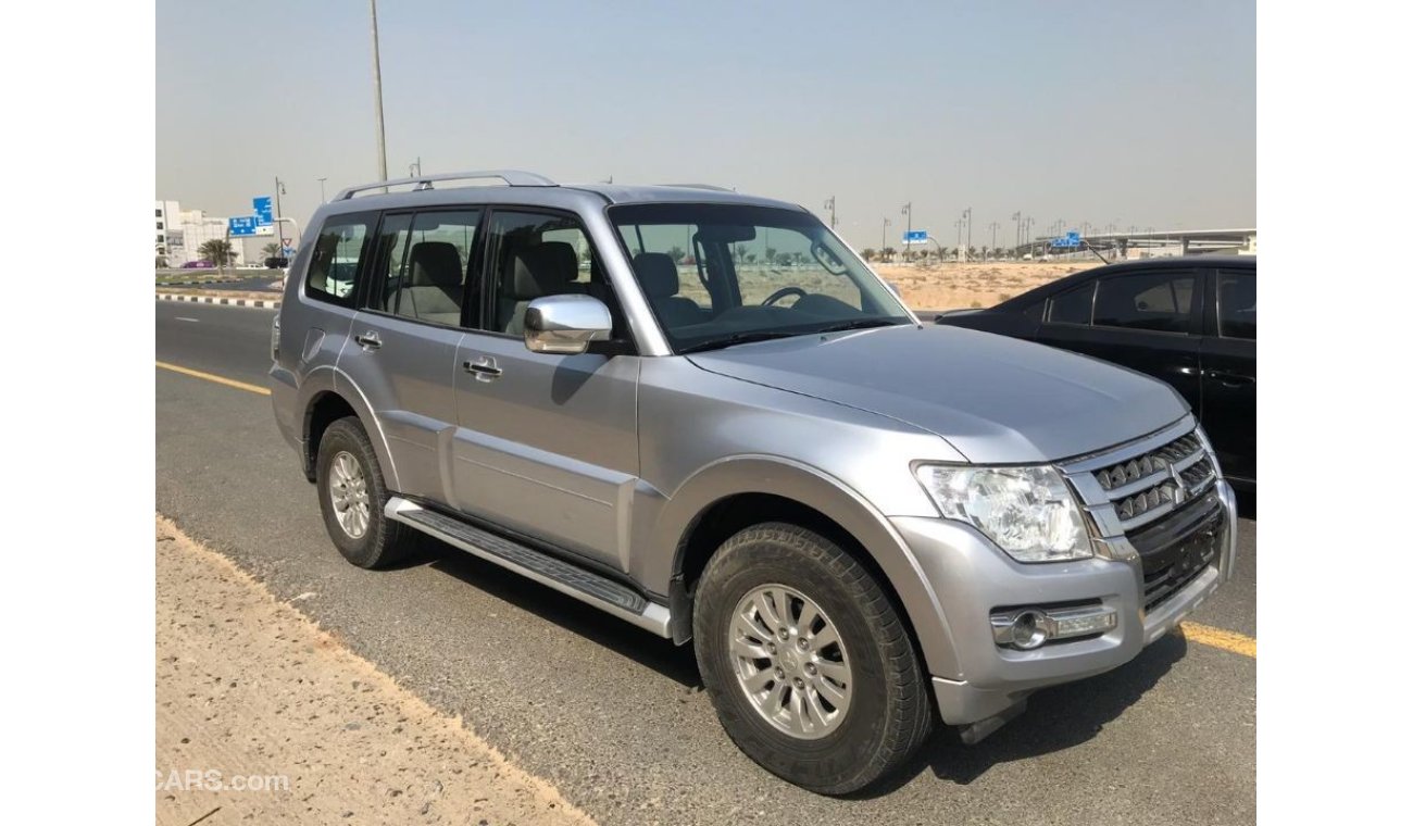 ميتسوبيشي باجيرو Mitsubishi Pajero 2015 gcc very celen car