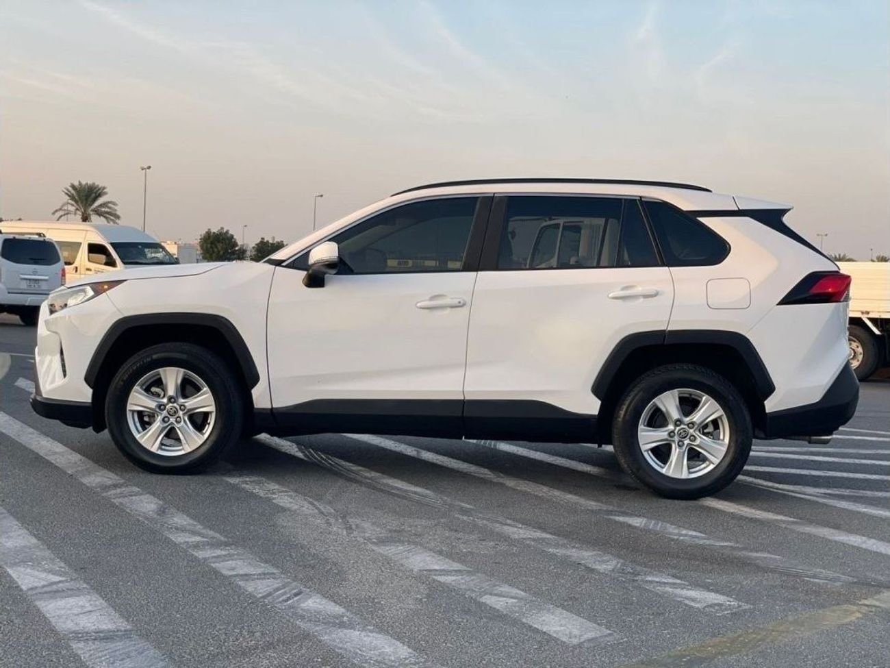 تويوتا راف ٤ 2021 Toyota Rav4 XLE 4x4 AWD MidOption+ 2.5L V4 - Low  8,400 Mileage ---UAE PASS