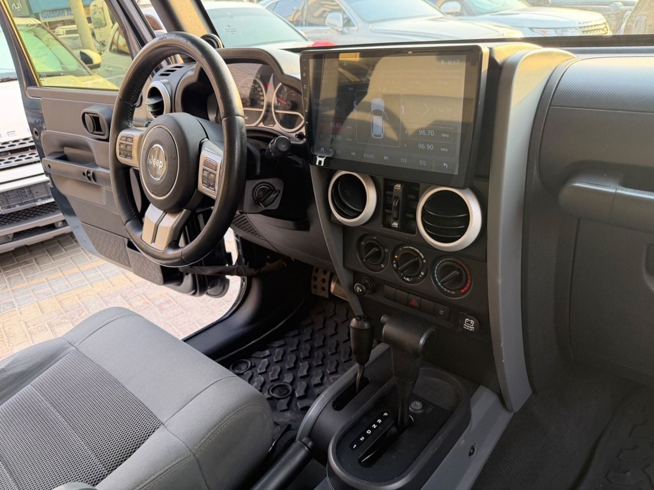 جيب رانجلر أنليميتد 6.75L Short Wheelbase