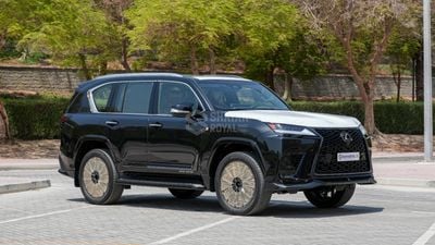 لكزس LX 700h F SPORT محرك هجين سعة 3.5 لتر، محرك V6 مزدوج، 5 مقاعد، نظام صوتي مارك ليفينسون 25، نظام ركن آلي، دفع رباعي أ