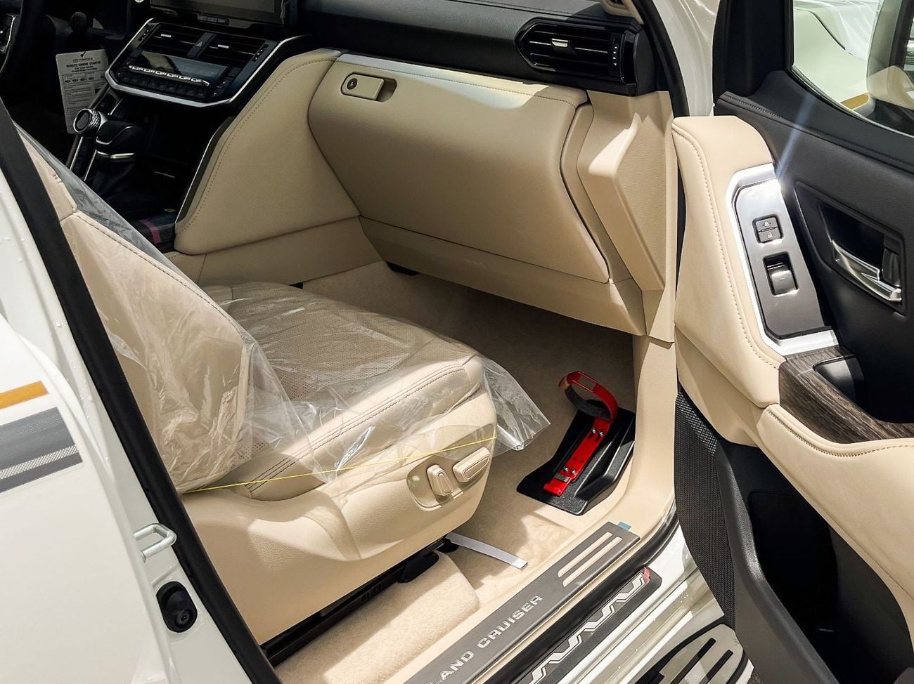 Toyota Land Cruiser EXPORT ONLY - Toyota LC300 VXR 4.0L (GCC Specification)