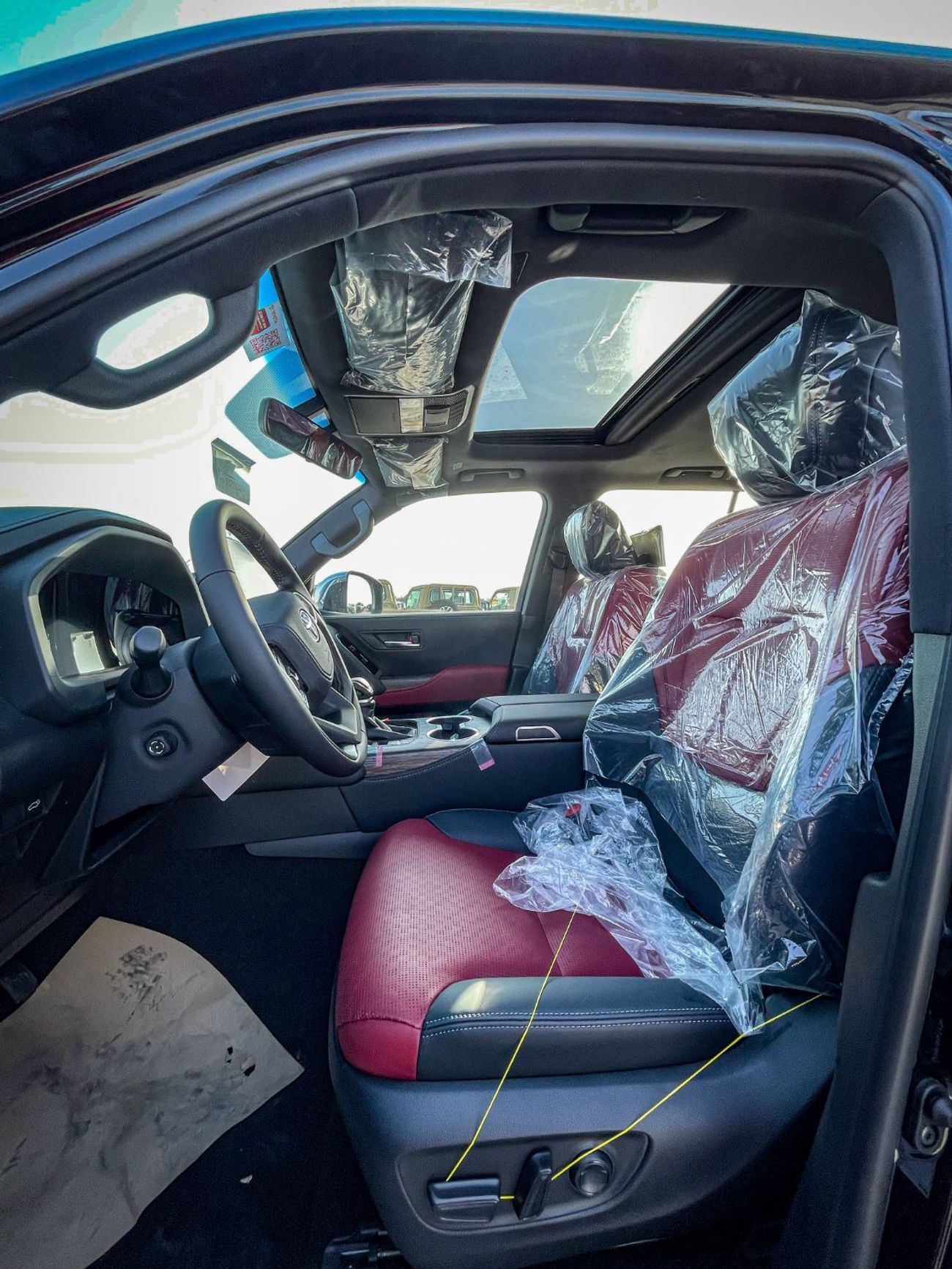 تويوتا لاند كروزر Landcruiser VXR without radar black with red and seats