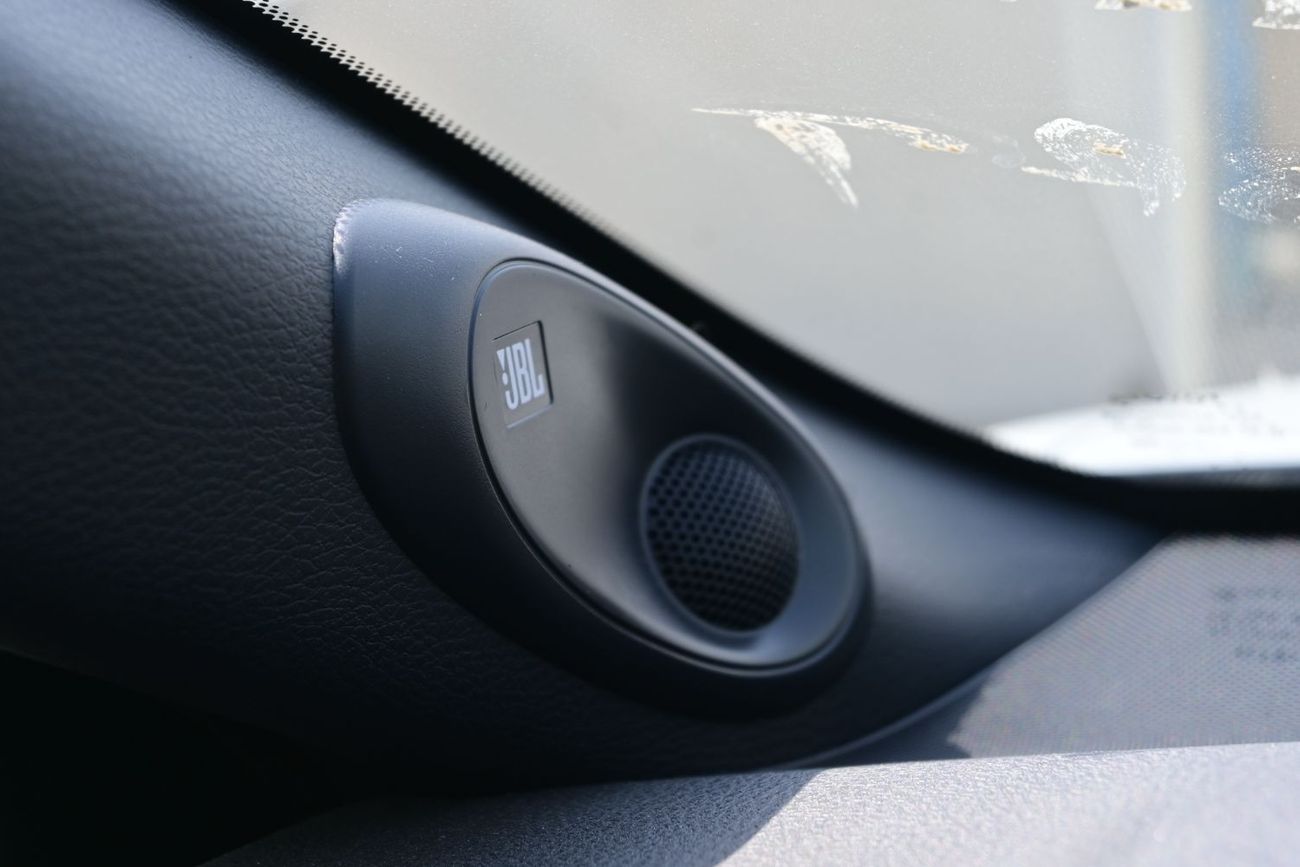 تويوتا كامري Toyota Camry Limited 2.5L Hybrid, Model 2025, Color White