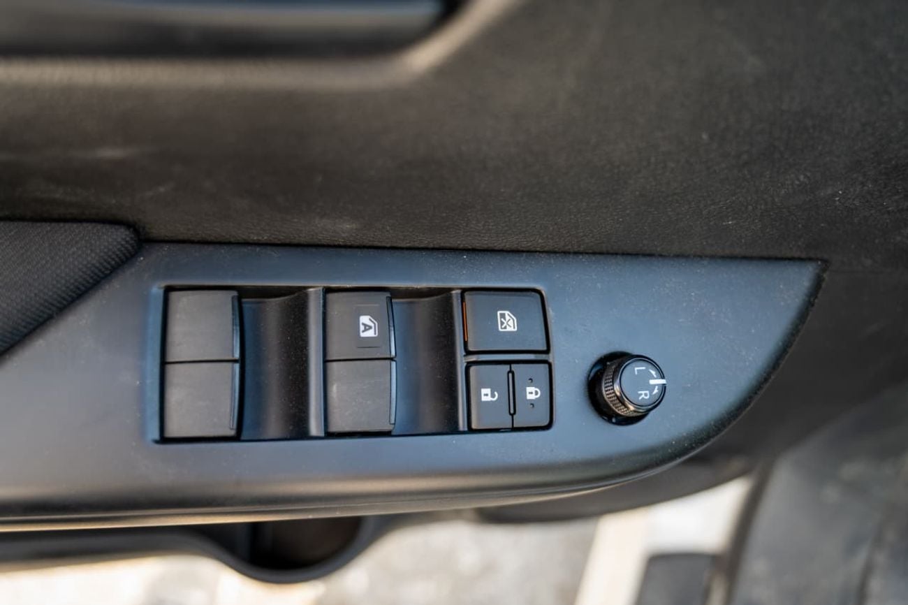 تويوتا هيلوكس 2.4GD | Manual | Diesel | Pickup Truck | Four Wheel Drive | 5 Seats | 4 Door