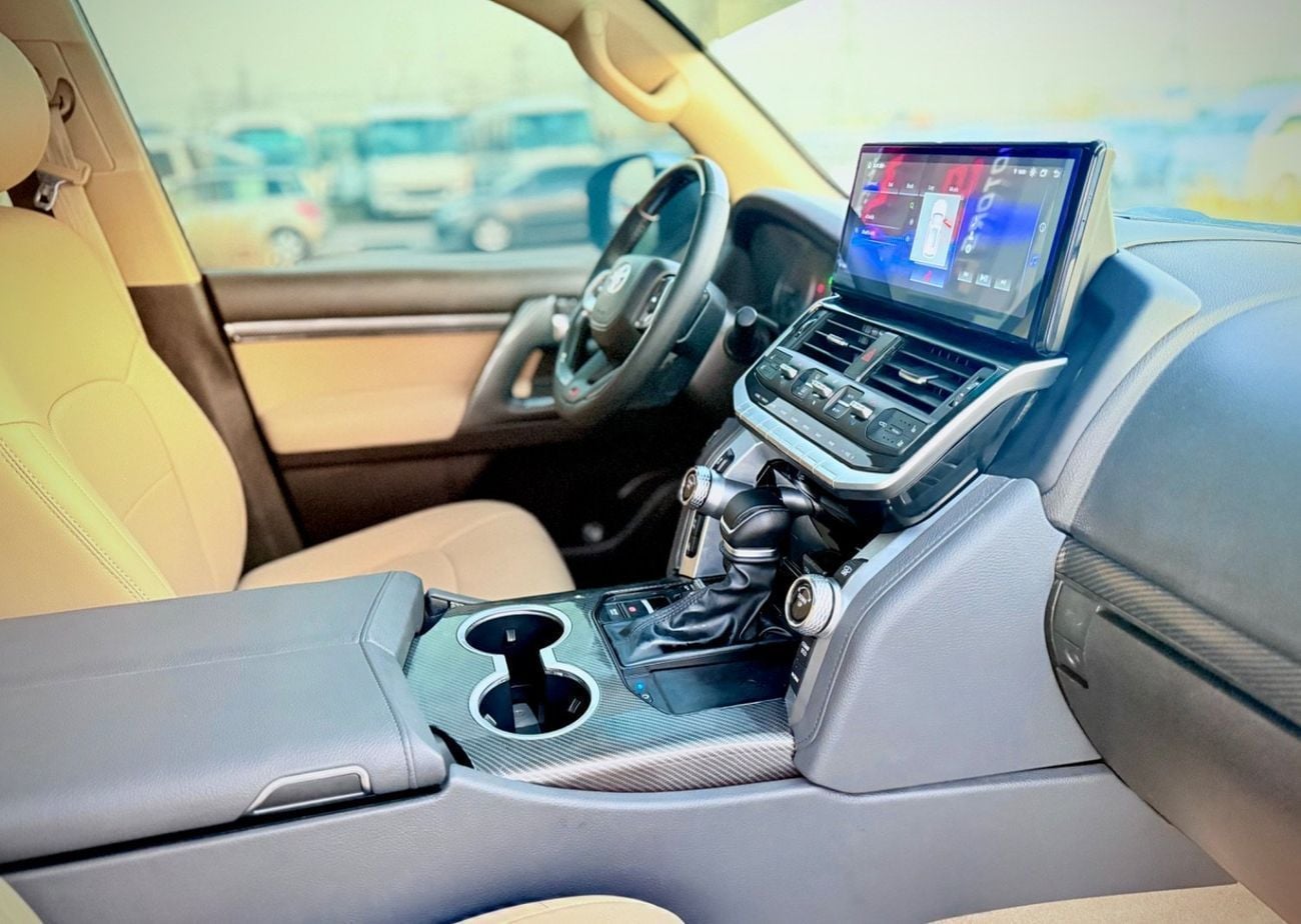 تويوتا لاند كروزر GXR 2015 FACELIFTED 2025 WITH INTERIOR AND EXTERIOR FULL OPTION V6 GCC SPECIFICATION