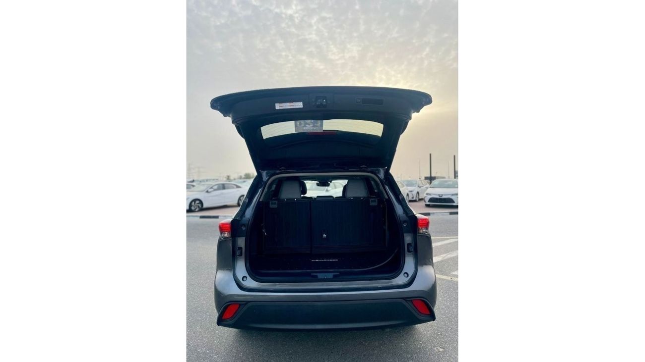 Toyota Highlander 2021 Toyota Highlander XLE hybrid Fuel - 2.5L V4 - Full Option - 4x4 AWD - 27,500 Mileage