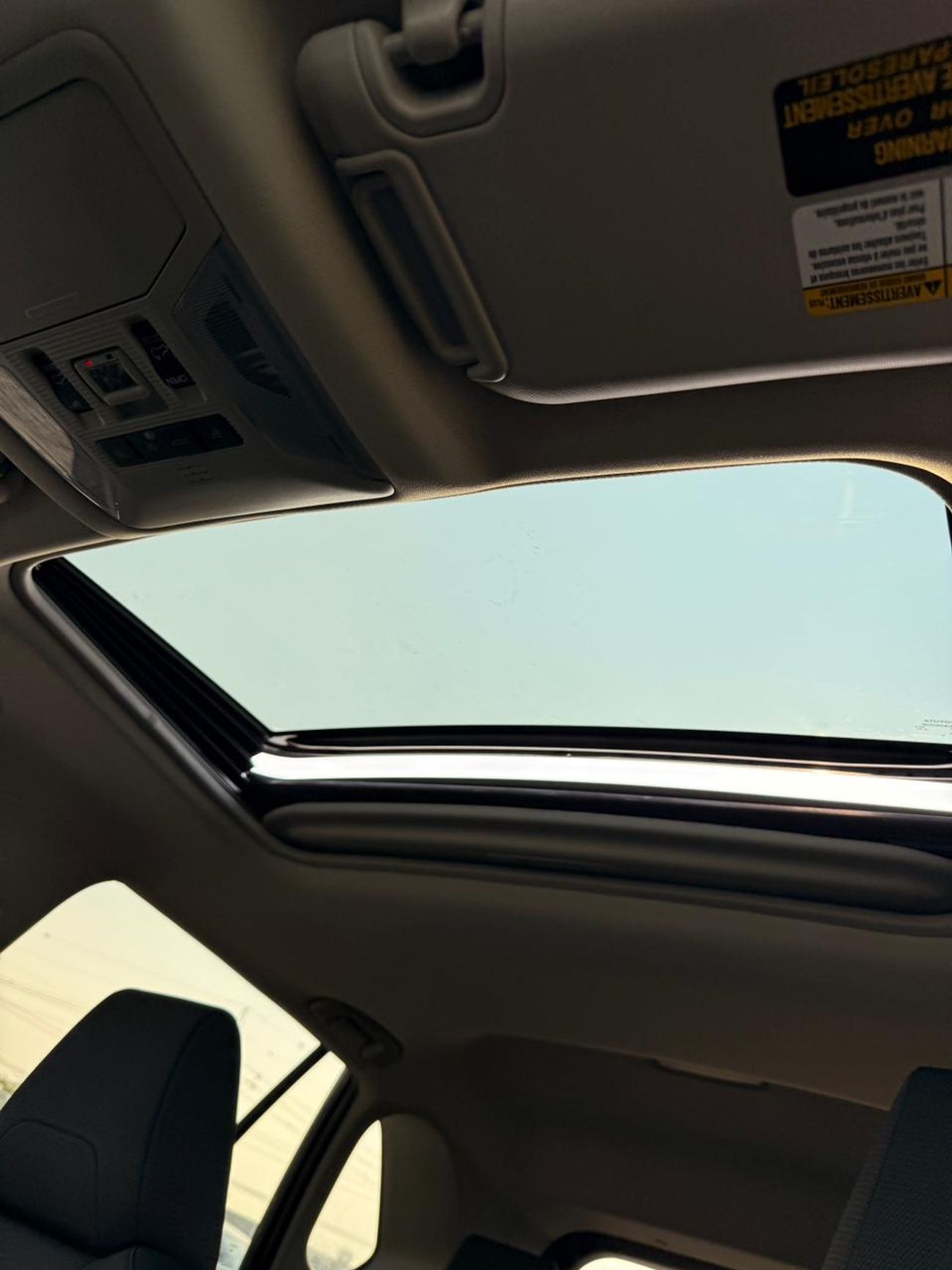 تويوتا راف ٤ XLE 2.5 L | Sunroof, push start 2024 model