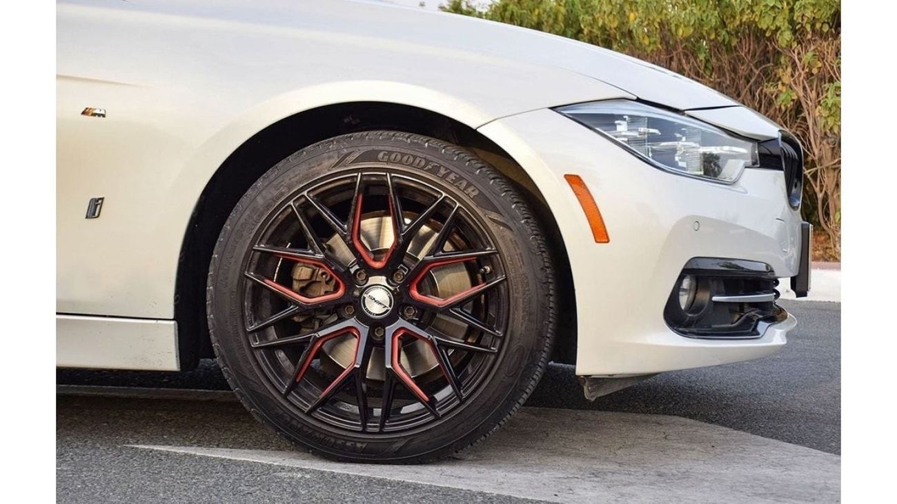 BMW 330i BMW 330e Plug-in