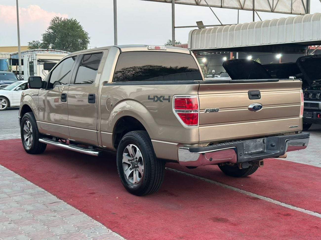 Ford F-150 XLT CREW CAB