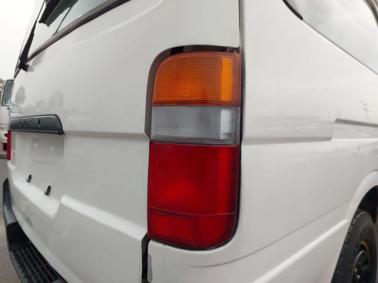 Toyota Hiace TOYOTA HIACE VAN RHD 2003 MODEL 3.0 L DIESEL MANUAL(PM03653)