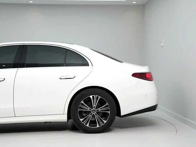Mercedes-Benz E-Class STANDARD, миниатюра 23