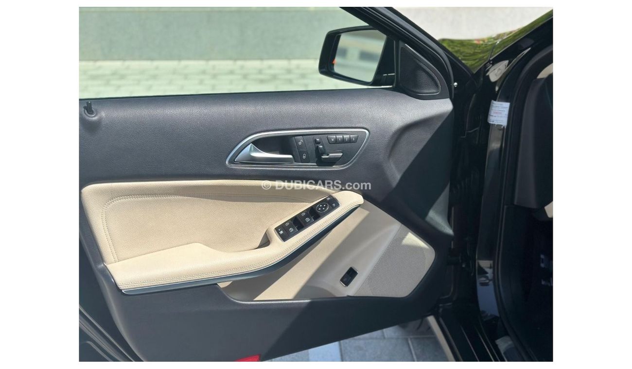 مرسيدس بنز GLA 250 Mercedes GLA250 AMG Panoramic  2016 GCC Full Options  Under Warranty
