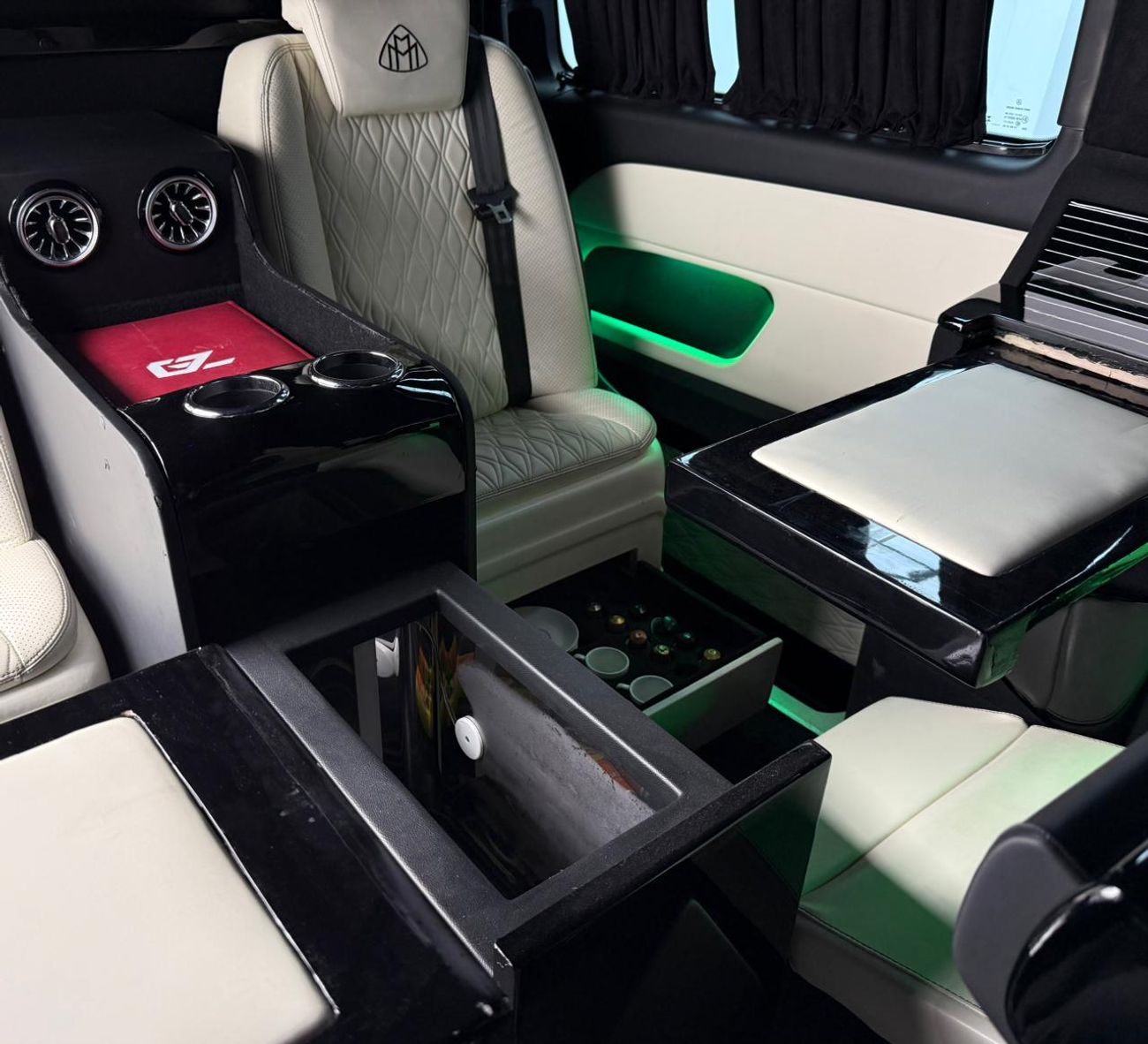 مرسيدس بنز V 250 2023 Mercedes Maybach V250, Warranty, Very Low Km, Fully Loaded, Excellent Condition, GCC