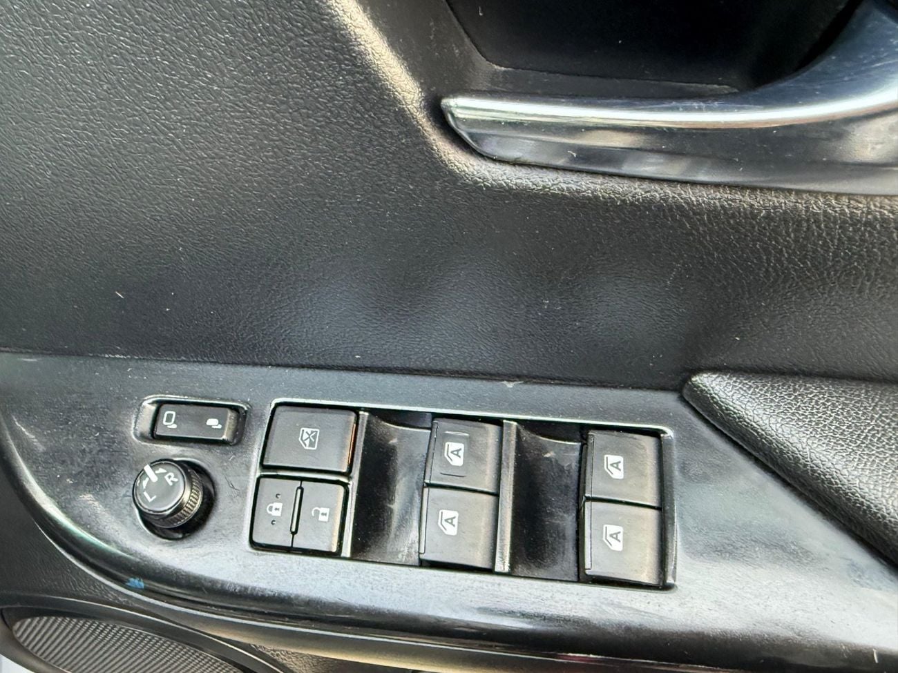 Toyota Hilux SR5 with full option 4x4