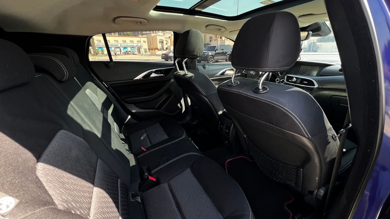 Infiniti Q30 1.6 Turbo, Panoramic Roof