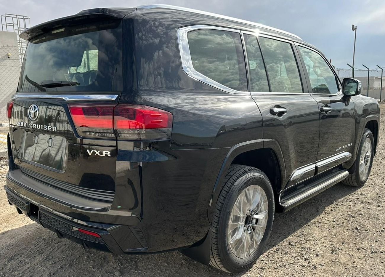 Toyota Land Cruiser Toyota Land Cruiser VXR 3.5L PETROL | Radar | HUD | Top Variant | Modeslista Body Kit