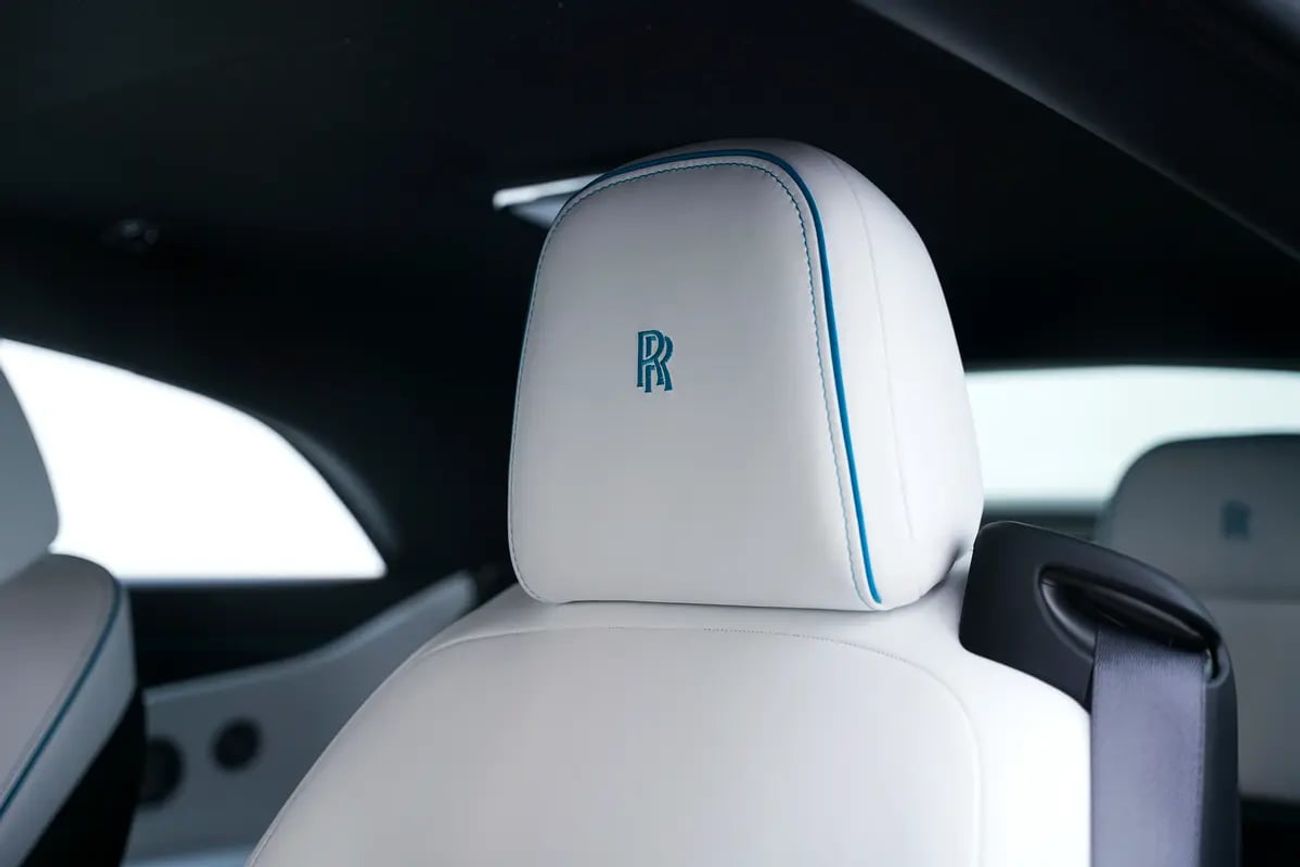 رولز رويس سبيكتر Black Badge | European Specs