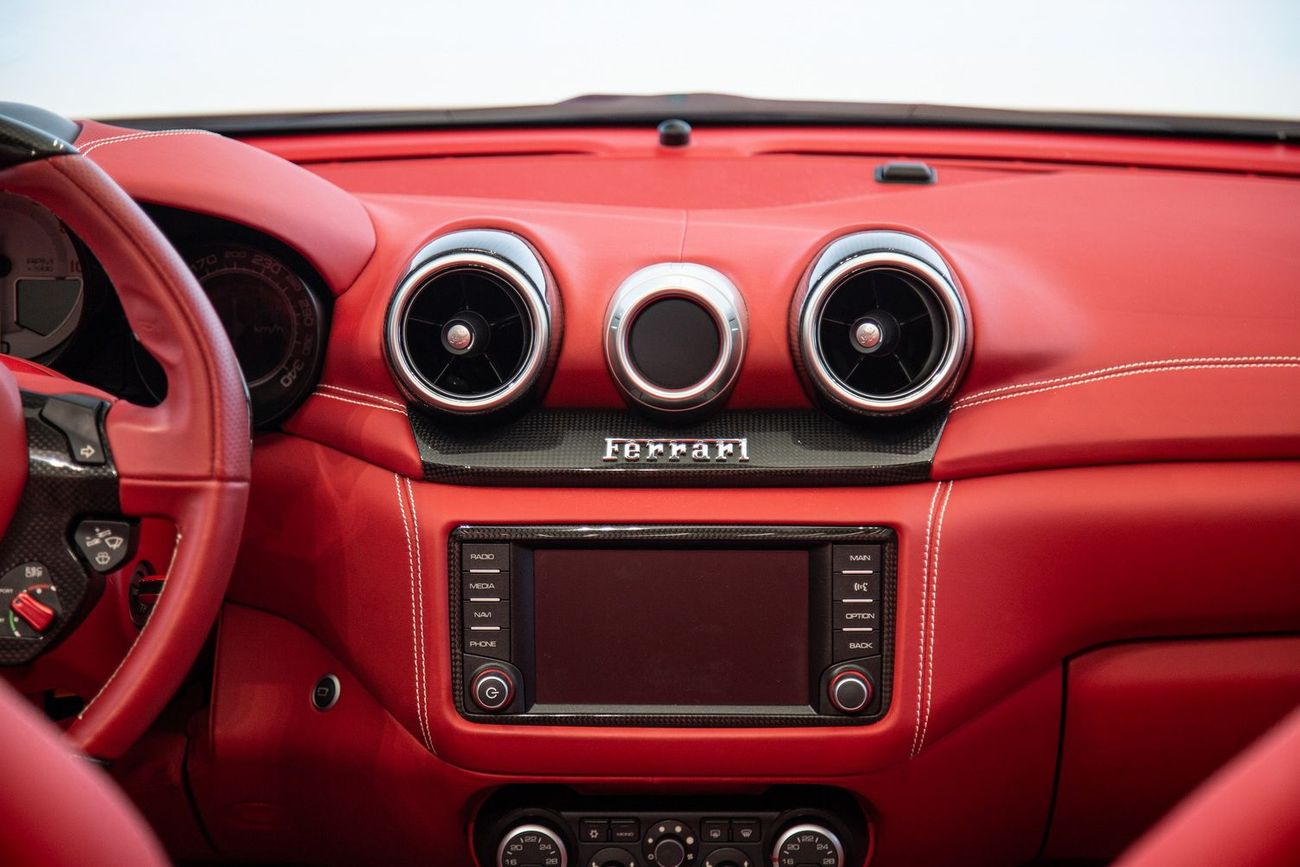 فيراري كاليفورنيا T Std 3.9L (553 HP)