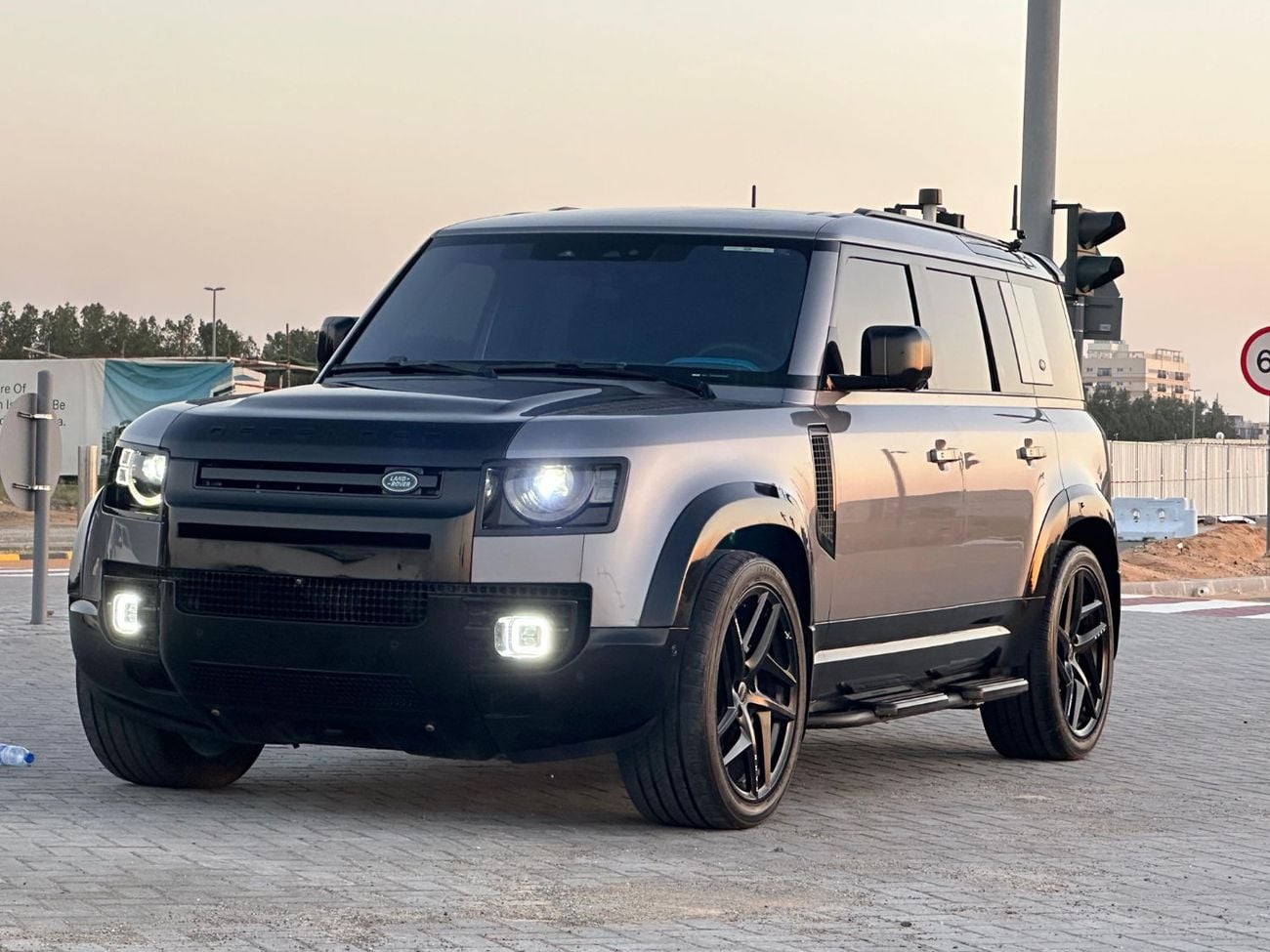 لاند روفر ديفندر 110 HSE P400 3.0L