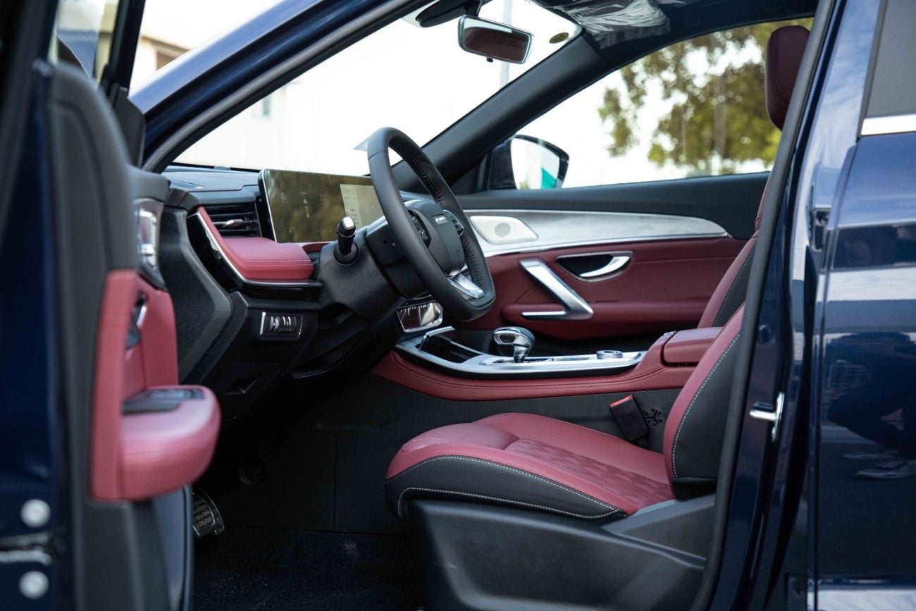 جيتور X70 2023 جيتور X70 بلس يونجزي SUV 1.5 - أزرق من الداخل أحمر