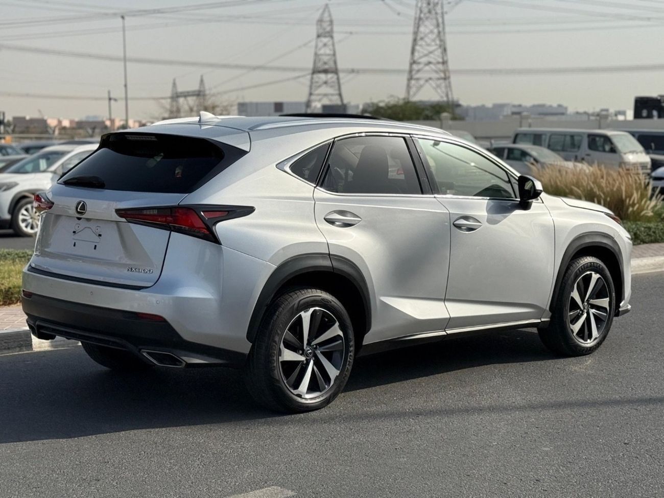 Lexus NX300 Premier 2.0L 4WD sunroof,leather seats