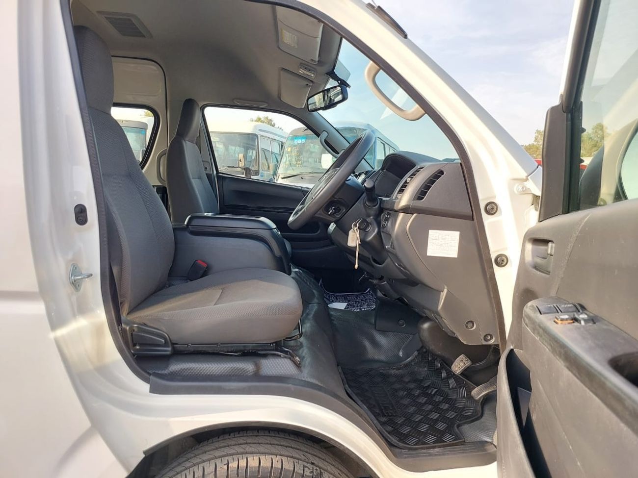 تويوتا هاياس TOYOTA HIACE COMMUTER VAN RHD 2019 MODEL 3.0 L DIESEL AUTOMATIC(PM39520)