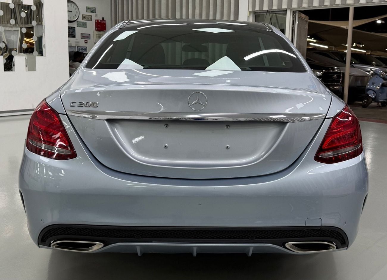 مرسيدس بنز C 200 GCC.. Perfect Condition .. AMG .. Panoramic
