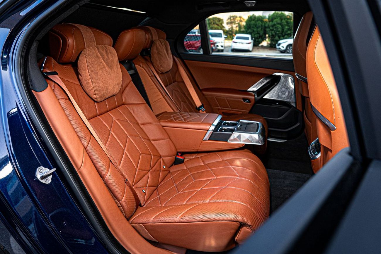 بي أم دبليو 740i