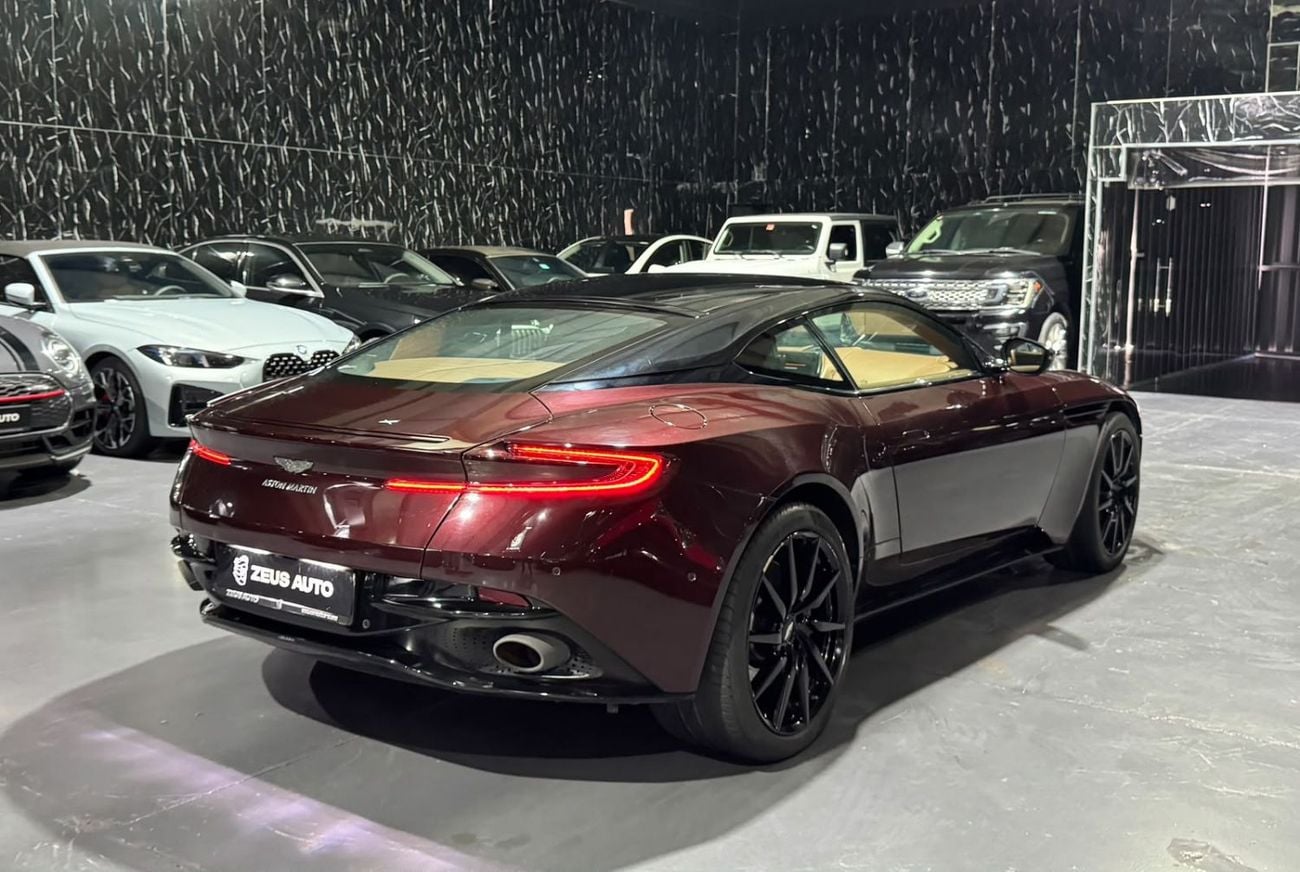 أستون مارتن DB11 STANDARD