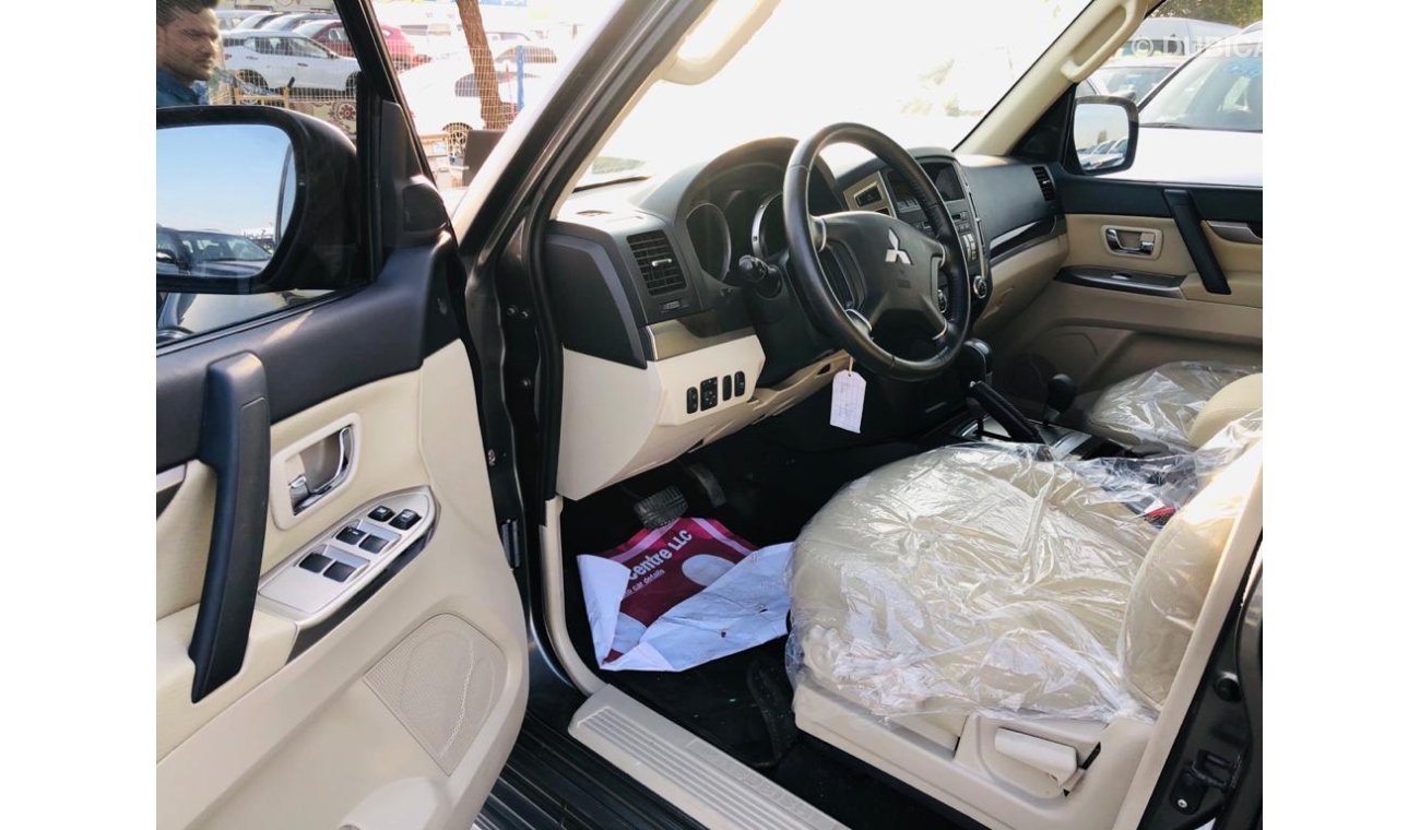 ميتسوبيشي باجيرو 3.5L PETROL, LEATHER SEATS