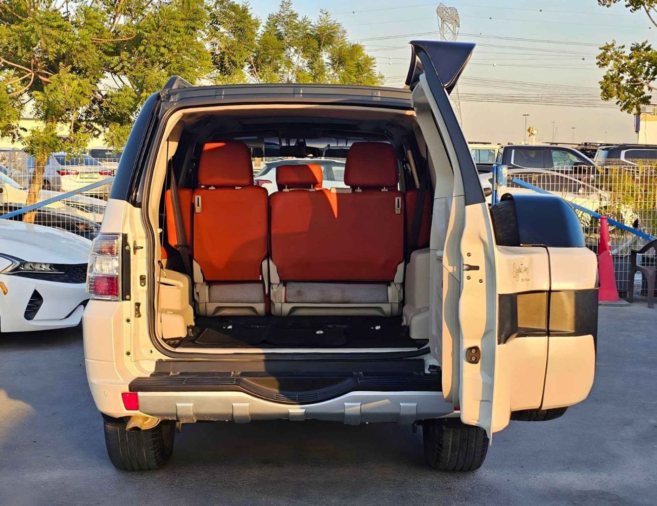 ميتسوبيشي باجيرو SIGNATURE EDITION / SUNROOF / LEATHER SEATS / BLACK EDITION RIMS