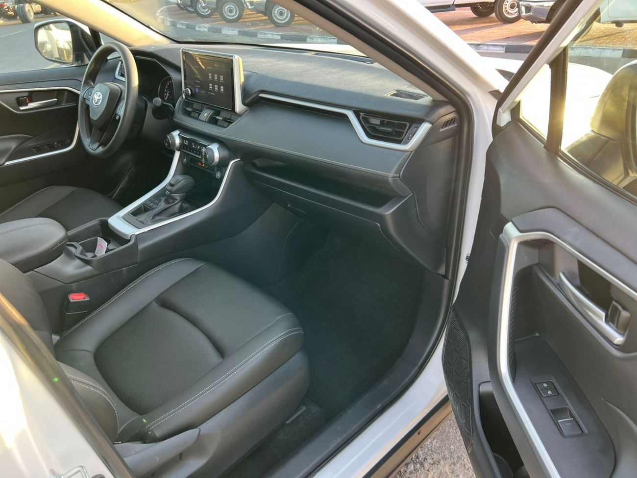 Toyota RAV4 XLE 2025 Toyota Rav4 Full Option 2.5L V4 - Rear Camera - Leather Seat - AWD 4x4 - Push Start