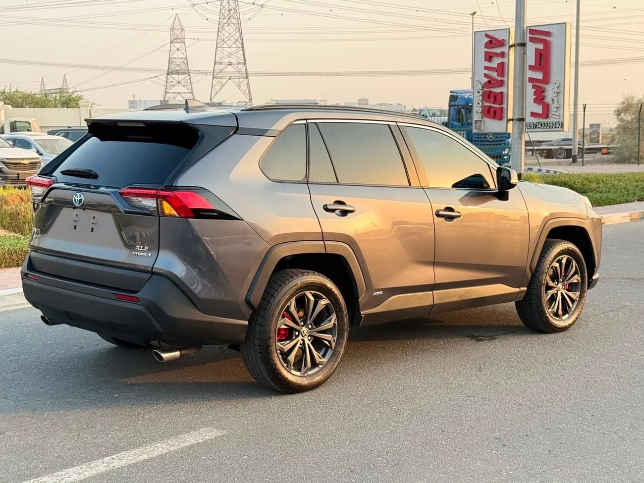 Toyota RAV4 XLE HEV Hybrid premium