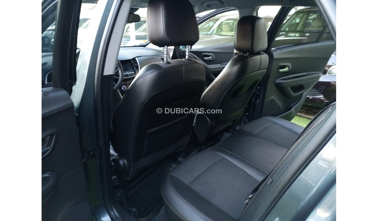 Chevrolet Trax 1400 CC 2021 model, gray color, cruise control, rear spoiler, screen, rear camera, in excellent cond