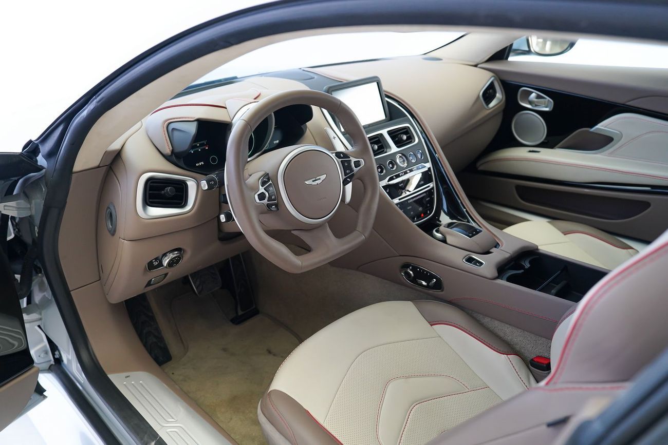 أستون مارتن DBS Superleggera 5.2L