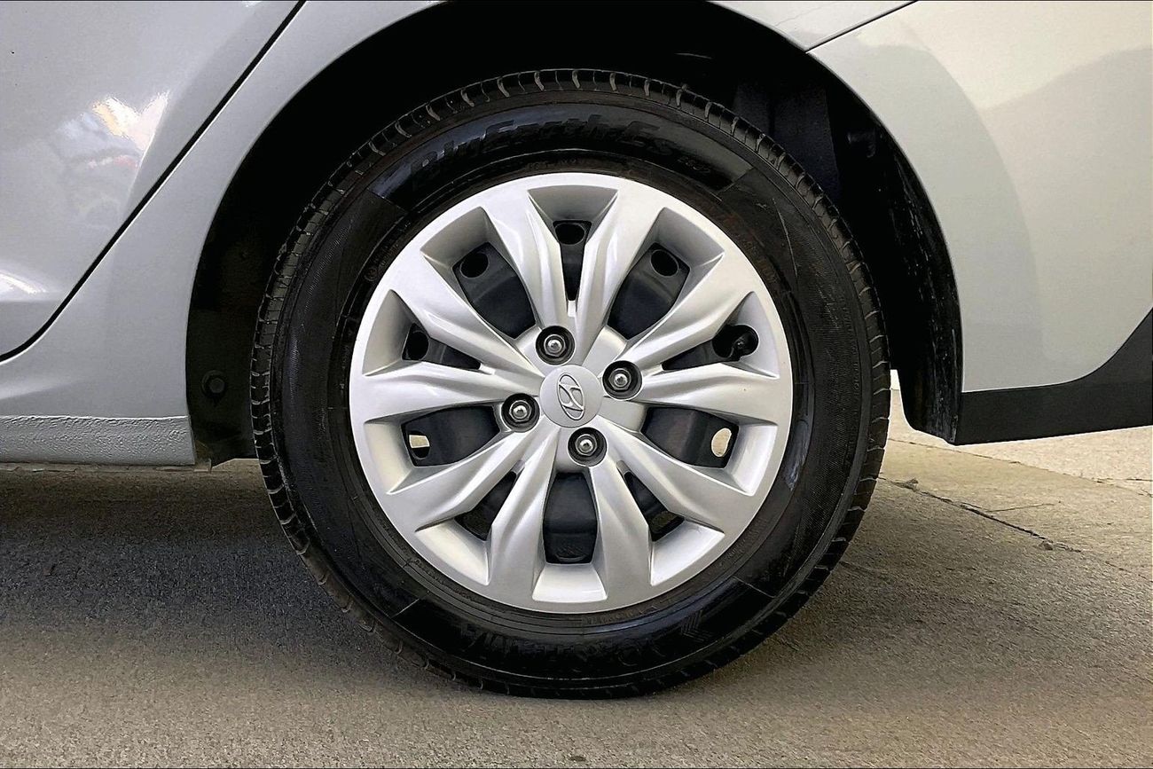 Hyundai Accent Smart / GL | National Day Celebration | Guaranteed Warranty | 0 Down Payment