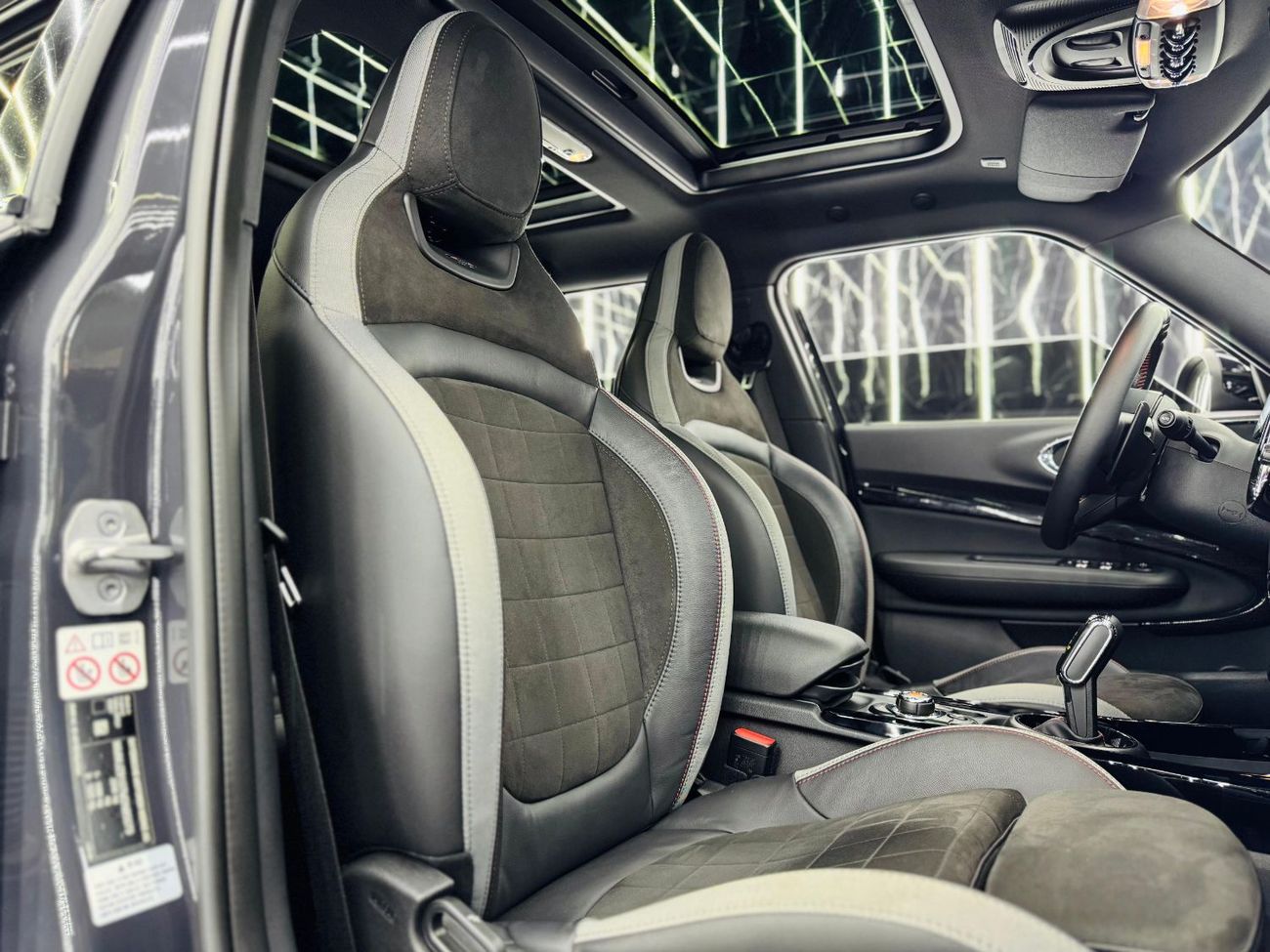 ميني جون كوبر كلوب مان 2022 MINI Clubman JCW All4, Warranty, Full Service History, Very Low Kms, 301HP