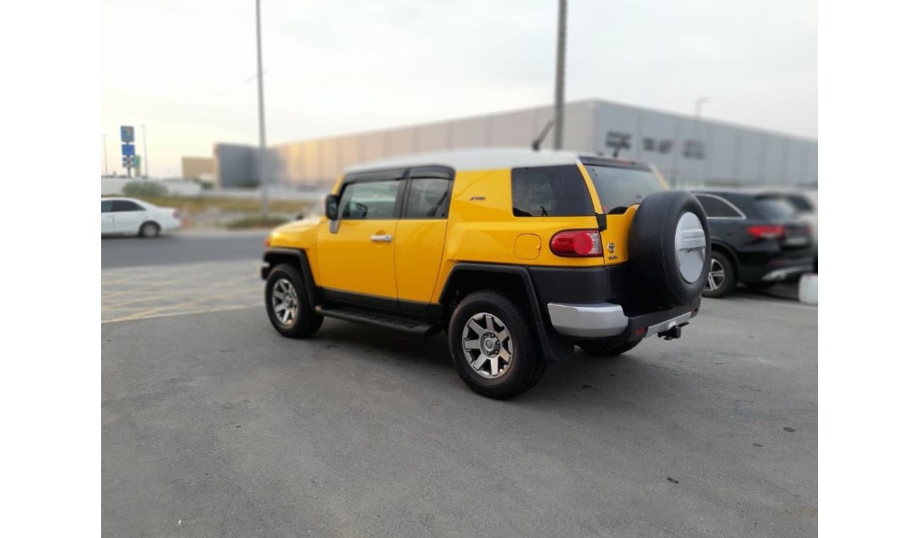 Toyota FJ Cruiser الإمارات الشارقة سوق الحراج الإمارات