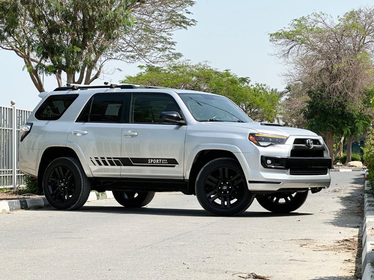Toyota 4Runner LIMITED Left Hand Drive Year: *2016* *Full Option Premium* UAE Pass