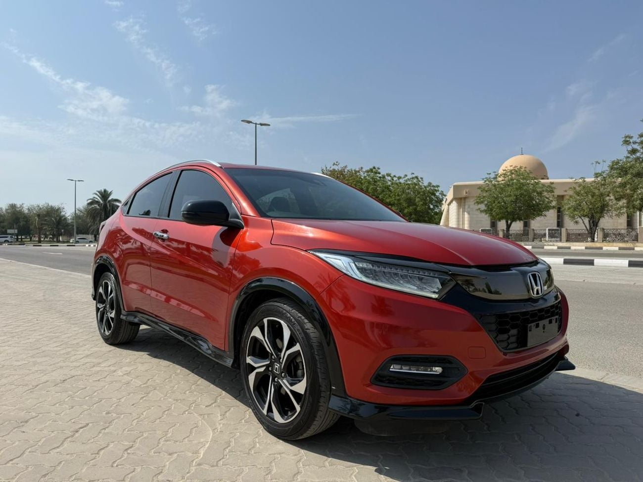 هوندا HRV RS 1.8L v4 petrol engine RHD 2WD Automatic transmission 5 Seats Suv with 5 doors