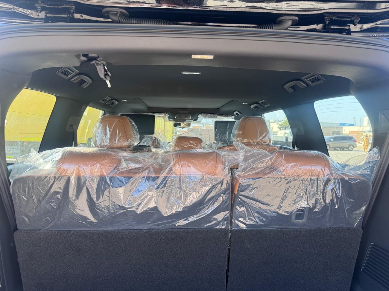 Nissan Patrol LE PLATINUM CITY 3.5L_ 2026_ (GREY/TAN)