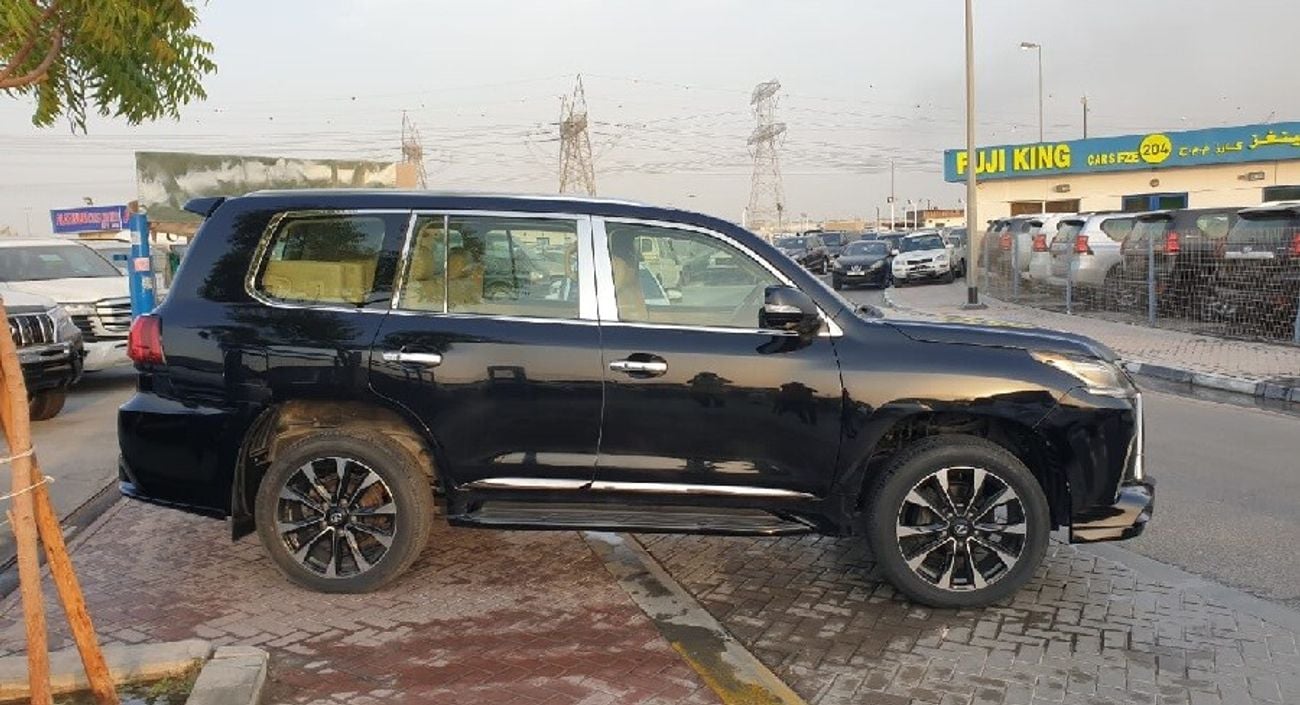 لكزس LX 570 MODIFIED 2020 PETROL EXCELLEN CONDITION