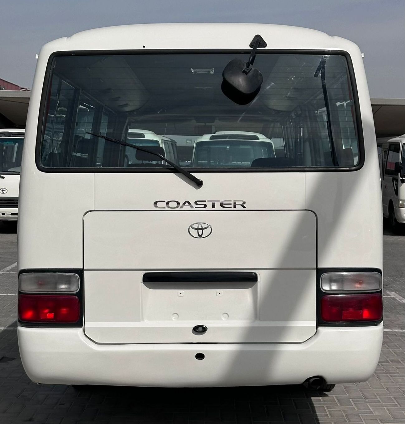 تويوتا كوستر Manual - Diesel - Bus - Rear Wheel Drive - 26 Seats - 2 Door
