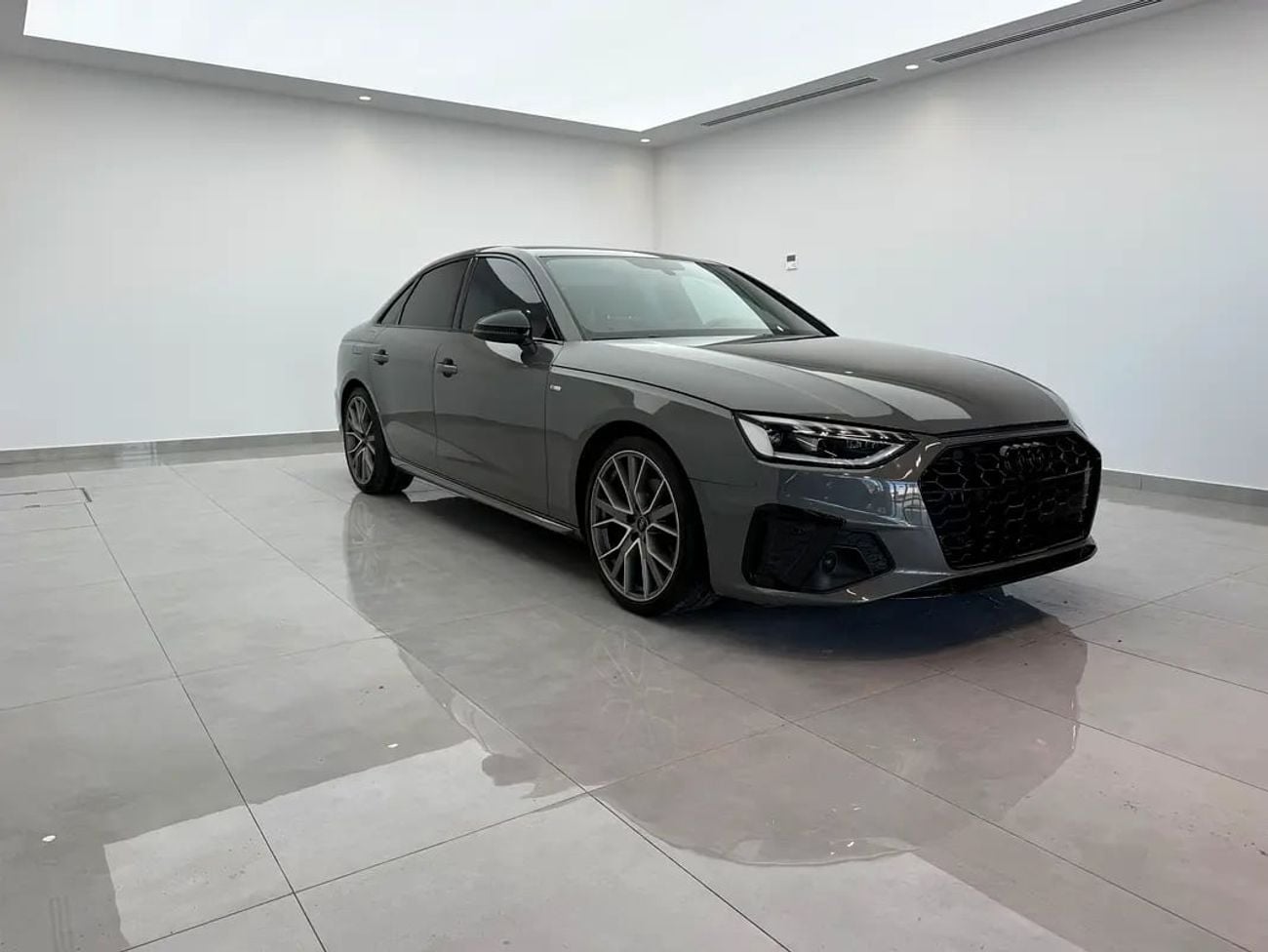 أودي A4 35 TFSI PROGRESS BLACK