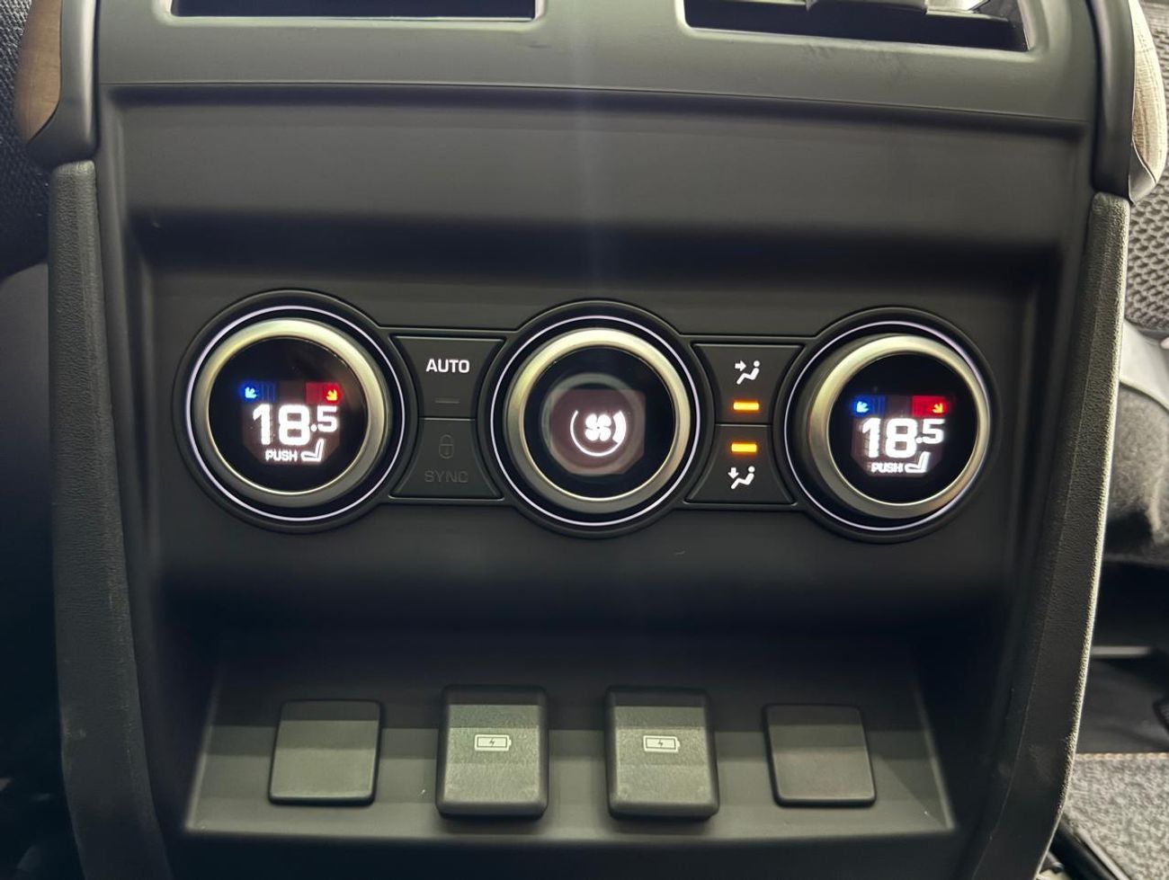 لاند روفر ديفندر P400 90 X-Dynamic HSE 3.0L (5 Seater) 2024 Land Rover Defender, 5 Years Land Rover Warranty, Low Kms