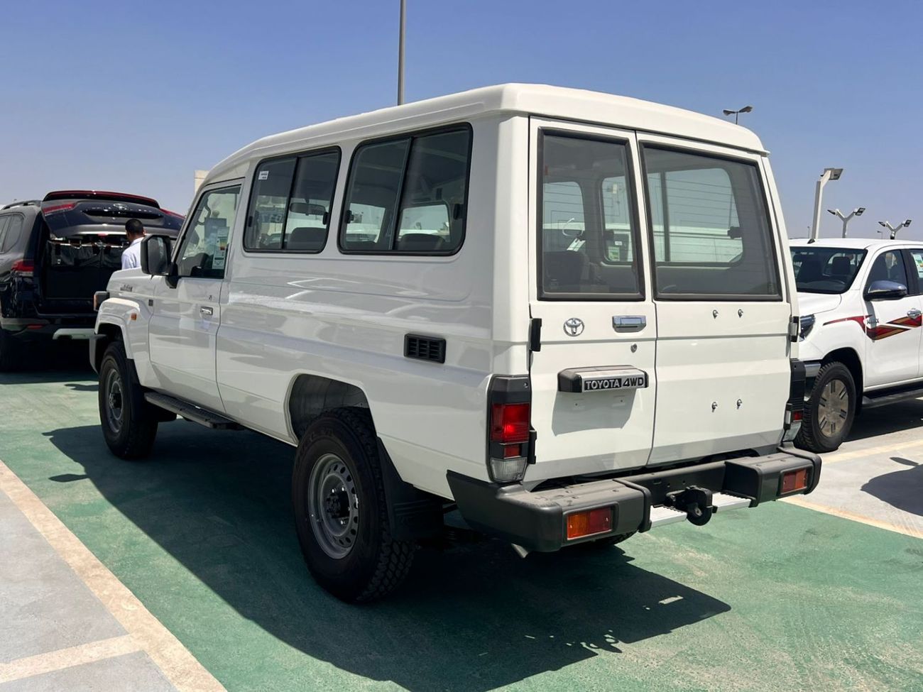 Toyota Land Cruiser 70 LX 2.8L  LX 2.8L